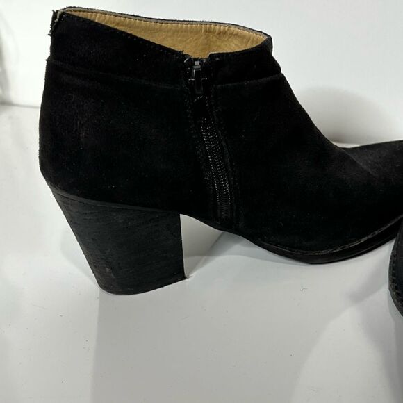 Coconuts by Matisse Black Suede Like Ankle Booties Moonlight Style - Picture 7 of 10